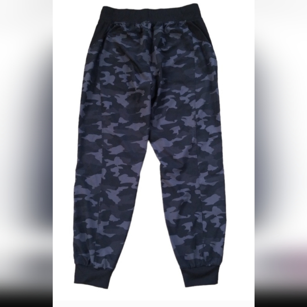 Apana lightweight camo joggers